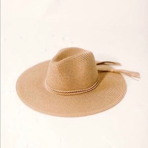 KITTENISH Destin-ation Tassle Hat